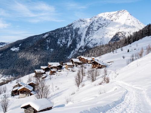 Chalet confortable à Sainte-Foy-Tarentaise avec vue sur la montagne