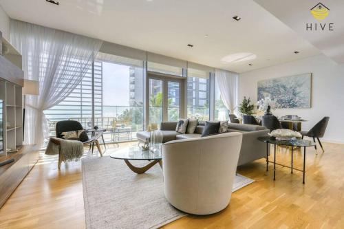 Premium 3BR Beachfront Apartment - Balcony & All Rooms with Sea View in Bluewaters Island
