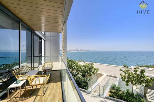 Premium 3BR Beachfront Apartment - Balcony & All Rooms with Sea View in Bluewaters Island