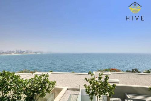 Premium 3BR Beachfront Apartment - Balcony & All Rooms with Sea View in Bluewaters Island
