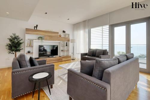 Premium 3BR Beachfront Apartment - Balcony & All Rooms with Sea View in Bluewaters Island