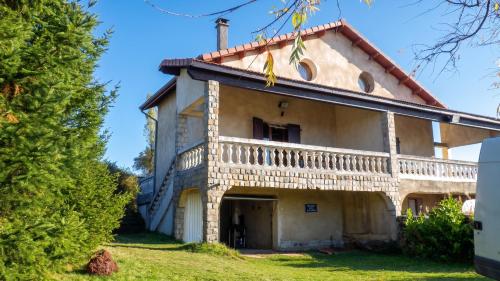 . Maison charmante à Coucouron, vue montagne, cheminée