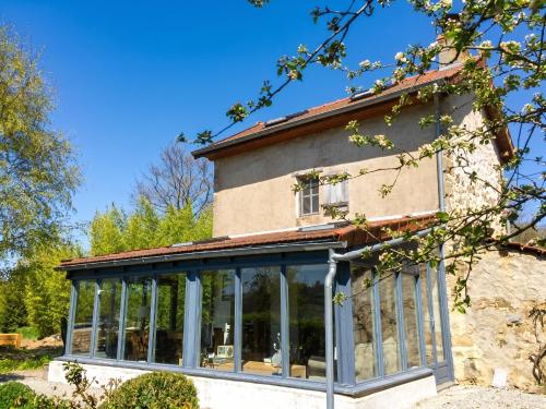 Maison charmante à Charron avec piscine partagée gîte à louer Bussières