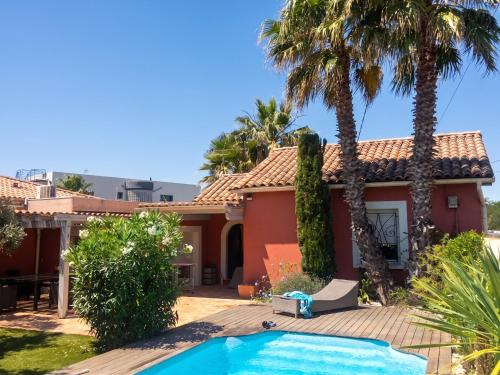 Villa charmante à Agde avec piscine privée et jardin