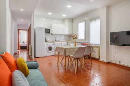 Rubia Duquesa Villahermosa, amplio apartamento