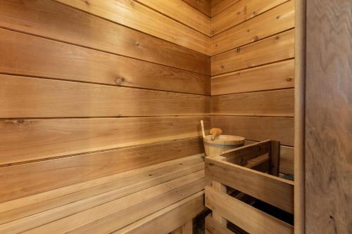 Lakefront HotTub Sauna Kayaks Fire Pit in Tobyhanna Township (PA)