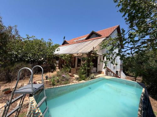 A magical house on the mountain of Galilee ! in Hararit