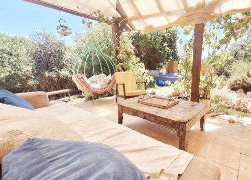 A magical house on the mountain of Galilee ! in Hararit