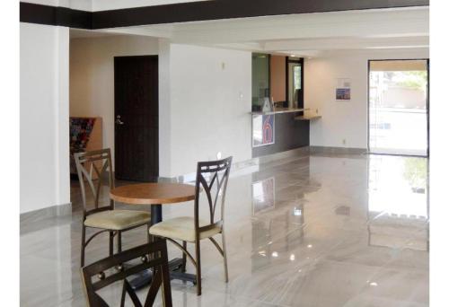 Motel 6 Azusa, CA – Azusa, CA