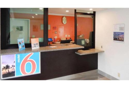 Motel 6 Azusa, CA – Azusa, CA