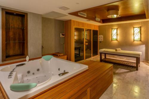 สปา, Mavilu Luxury Hotel in โอมูร์ชา