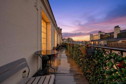Top-Floor Luxury Sanctuary
