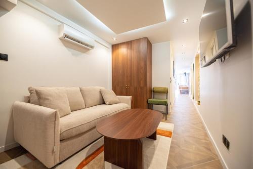 Modern Studio in Central Paris with AC