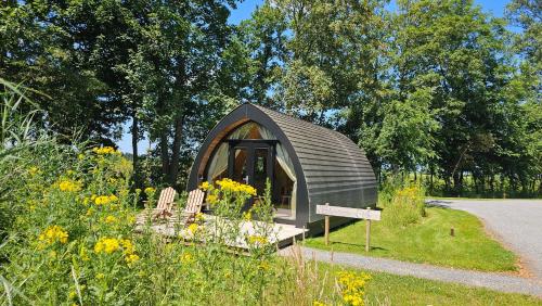 Tiny House De Hagekrûper (Tiny House De Hagekruper) in Kollumerland en Nieuwkruisland