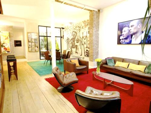 Modern AC Apartment Paris