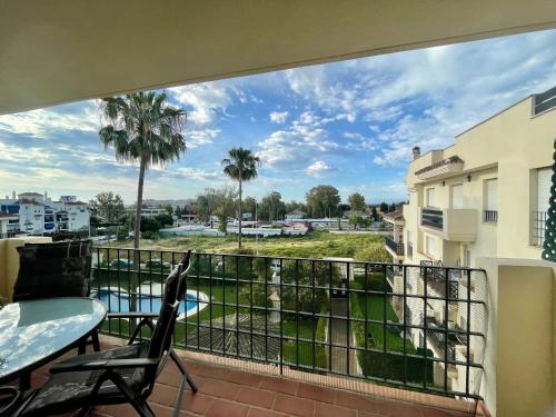 Moderno Apartamento con terraza y vista al mar a 5 min Pto. Banús