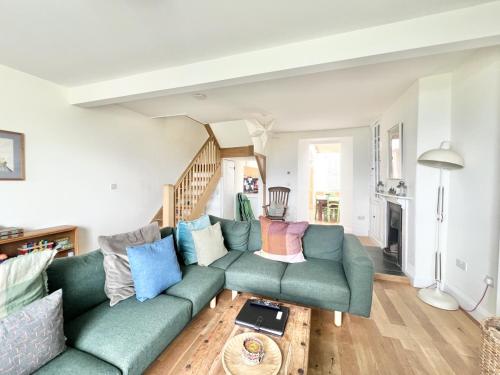 3 bedroom stunning house with garden and amazing sea views in Strete