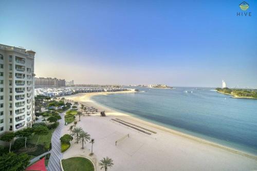 Gorgeous 2 Bedroom Apartment With Sea Views, Dubaj