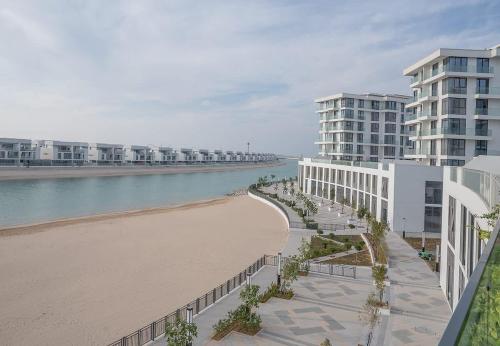 Luxury Villa overlooking sea with private pool in Umm al-Qaiwain
