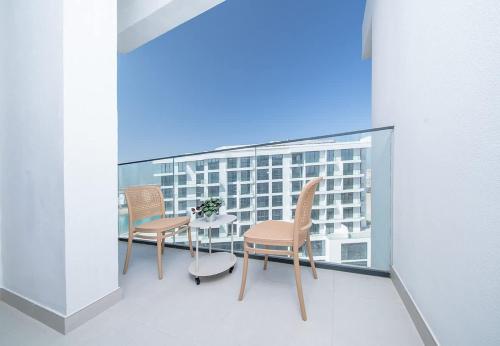 Seaside Modern 1BR Apartment at Blue Bay Walk, Pool & Beach in Umm Al Quwain
