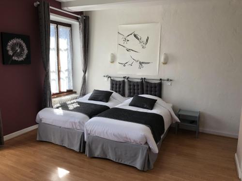4 twin beds