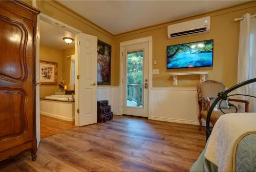 Bed & Breakfast on White Rock Creek – Waco, TX