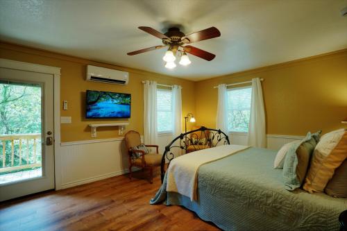Bed & Breakfast on White Rock Creek – Waco, TX