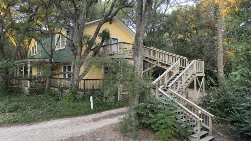 Bed & Breakfast on White Rock Creek – Waco, TX