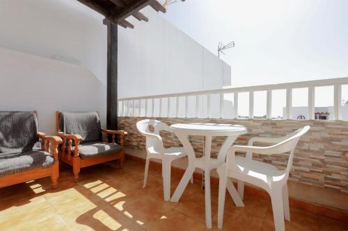 DARUMA APARTMENTS 2-Bedroom Duplex with Sea Views 4