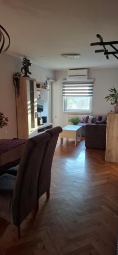 Cozy City Center Apartment with Garden, Pool & BBQ