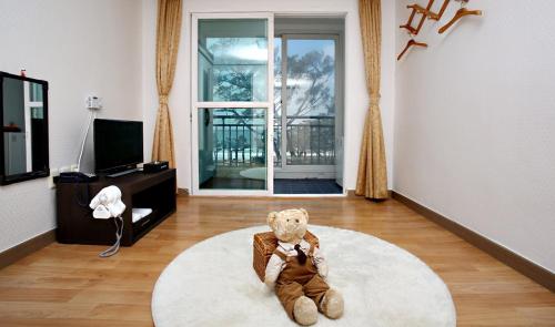 room detail thumbnail 1