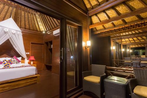 Bathroom, The Bridge Huts in Nusa Ceningan