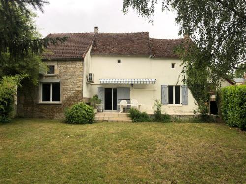 Dārzs, Maison de Campagne in Donzy (Burgundy)