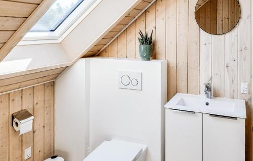 Vannas istaba, Pet Friendly Home In Tim With Sauna in Tim