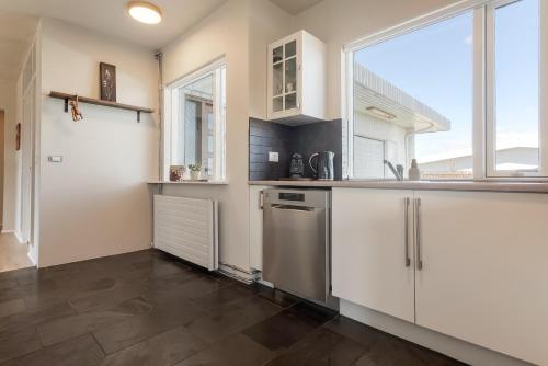 Spacious 4BR Family Home near Reykjavík and Grótta (Spacious 4BR Family Home near Reykjavik and Grotta) in Seltjarnarnes