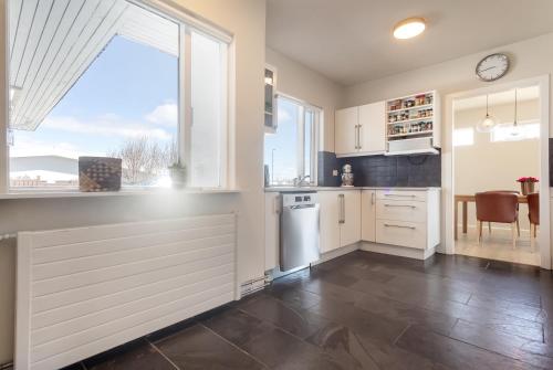 Spacious 4BR Family Home near Reykjavík and Grótta (Spacious 4BR Family Home near Reykjavik and Grotta) in Seltjarnarnes