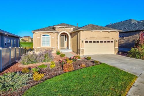 Home w/ Golf Course, Mountain Views & EV Charging!