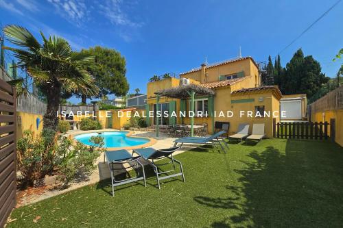 piscine privé maison à 50 mètre de la plage