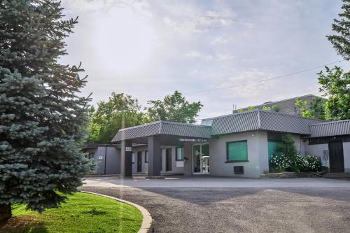 A szálláshely kívülről, Motel Newstar Laval in Laval (Qébec)