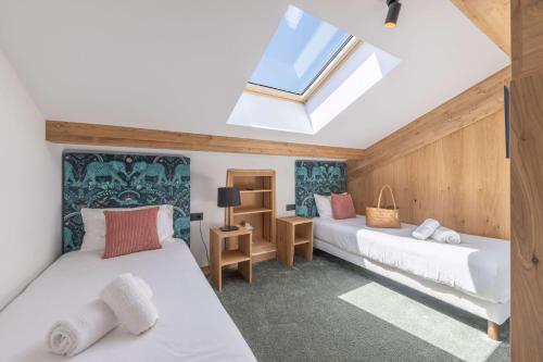 2 bedrooms, 4 beds