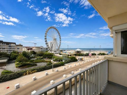 Benjamin - Bel appartement avec petit balcon vue latérale mer
