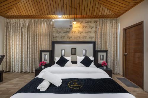 The Moon House l Plunge Pool l Open Air Lawn l Spacious Car Parking l Pet Friendly & 4 Bedroom Villa l Managed By ExoticStays Group - image 5