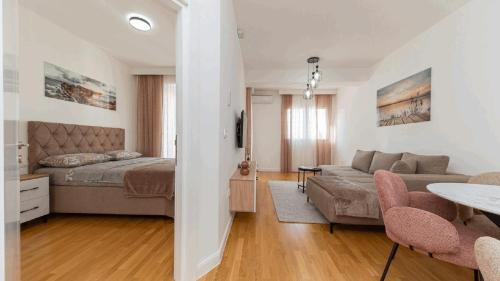 LuX One Bedroom Lana