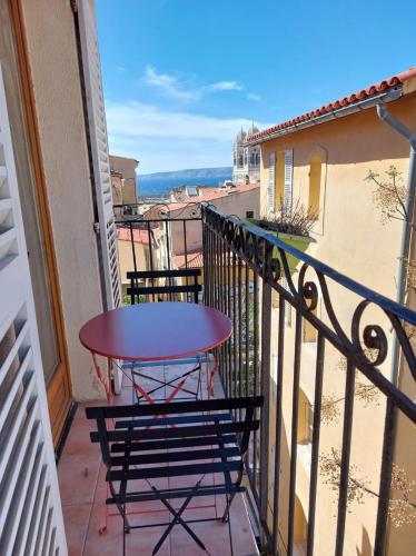 Apartment with sea view in the heart of the Panier