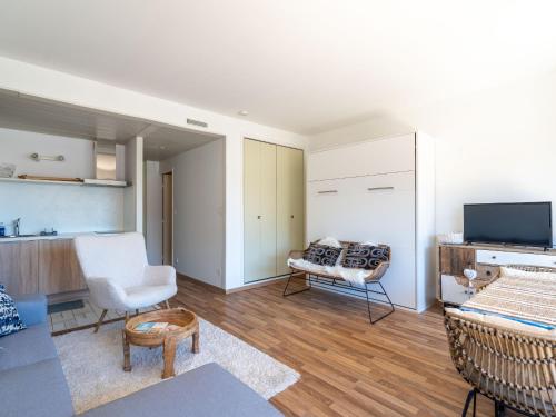Grand Studio Rénové, Balcon, Centre-Ville Arcachon, à 50m de la Plage, Tout Équipé - FR-1-319-516