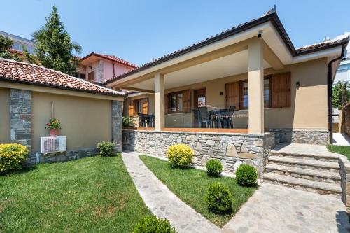 Exterior view of Villa Zoi A Stay to Remember Guesthouse I Sleep on the Historic Roman Road Via Egnatia inside the an