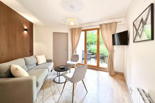 Porte de Versailles studio with terrace