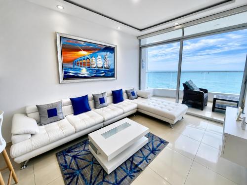 Grand Diamond Beach - Luxury Oceanfront Suite