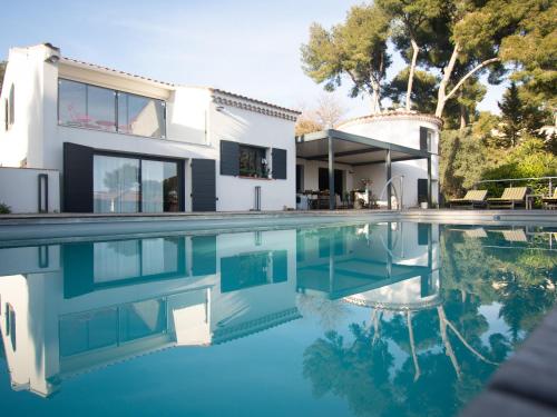 Carqueiranne: Villa de Charme avec Piscine, Vue Mer, pour 8 Personnes