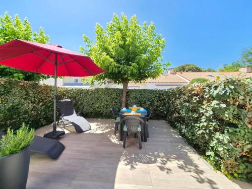 AGREABLE APPARTEMENT REFAIT A NEUF DANS UNE RESIDENCE DE VACANCES - FR-1-92-946